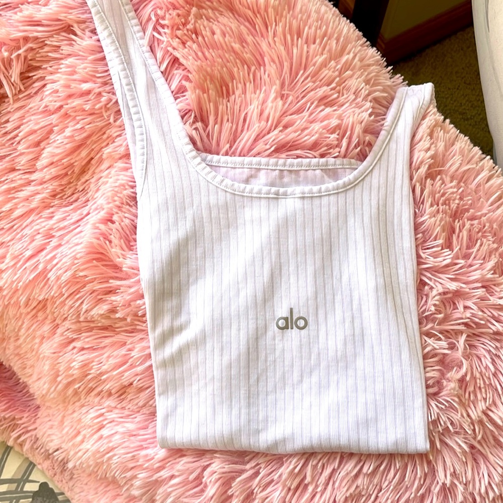 Alo Yoga Ribbed White Top. Small